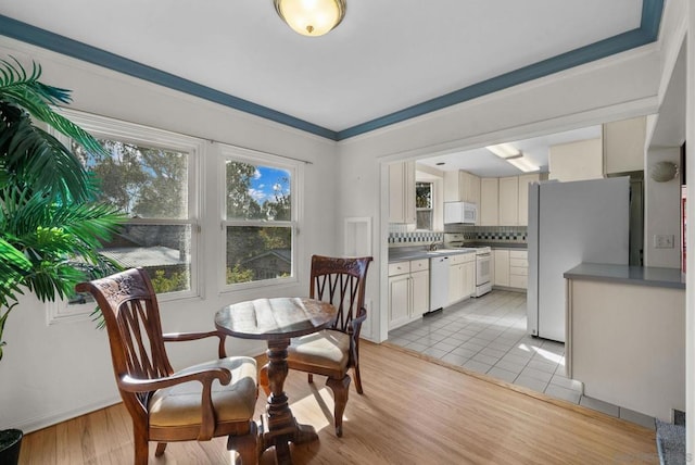 dining area featuring light hardwood / wood-style floors