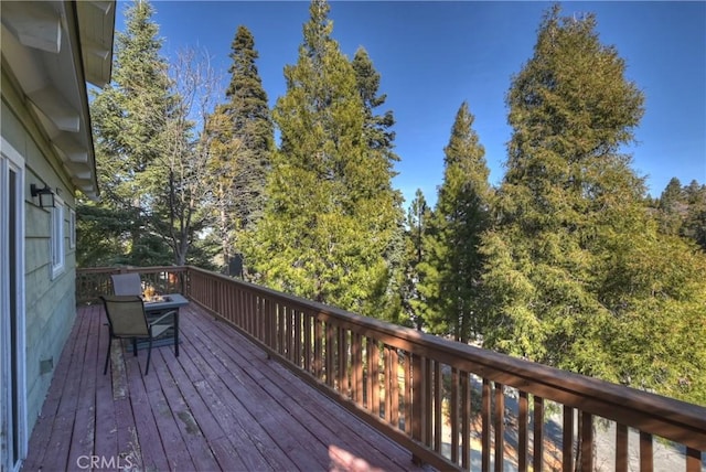 28621 Shenandoah Dr, Lake Arrowhead, CA 92352 - view of wooden terrace