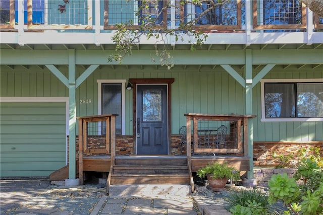 property entrance featuring covered porch