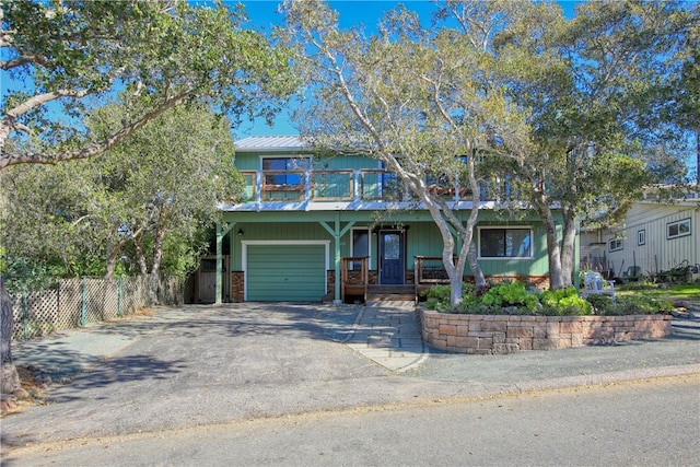 view of front facade featuring a garage