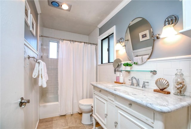 full bathroom featuring vanity, decorative backsplash, shower / bath combination with curtain, and toilet