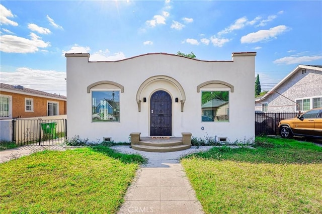 view of front of house with a front lawn