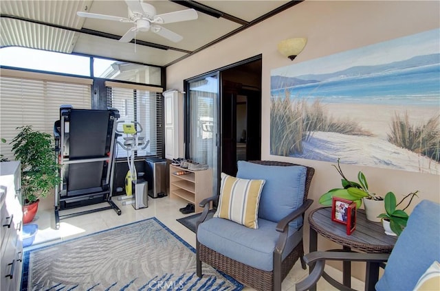 sunroom with ceiling fan