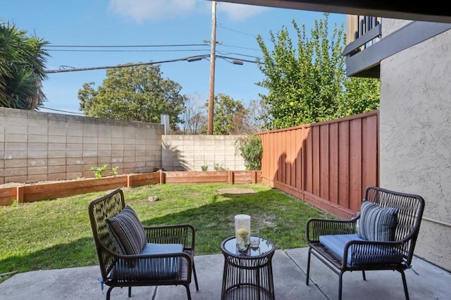 view of yard with a patio area