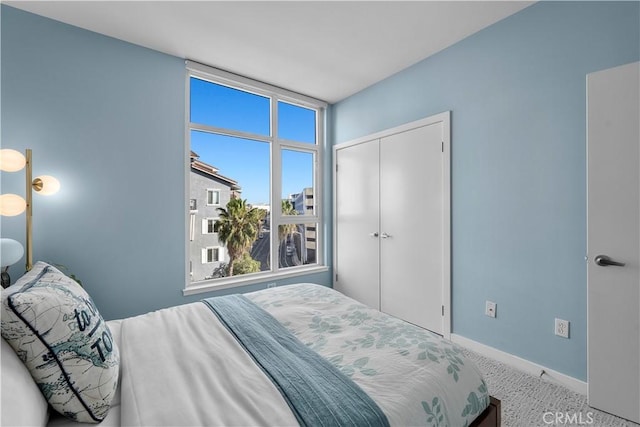 bedroom with carpet flooring and a closet