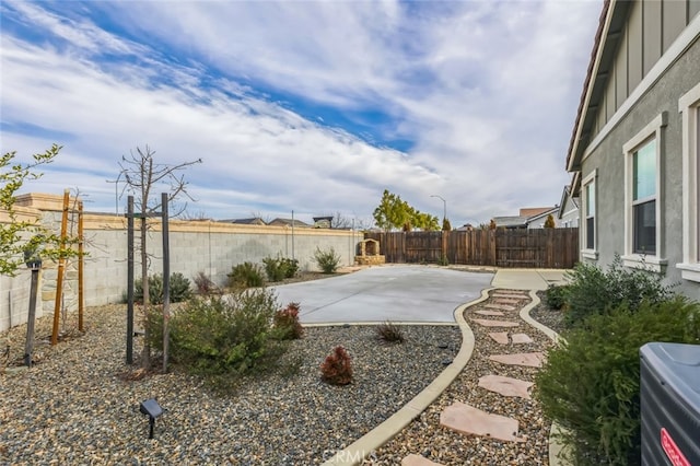 view of yard with a patio