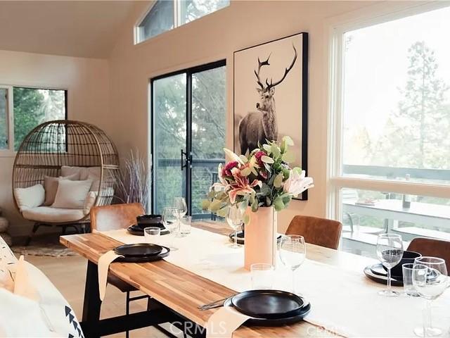 555 Dover Ct, Lake Arrowhead, CA 92352 - dining area featuring vaulted ceiling