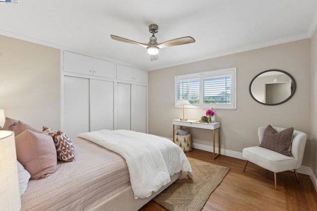 bedroom featuring ornamental molding, a closet, ceiling fan, and light hardwood / wood-style flooring