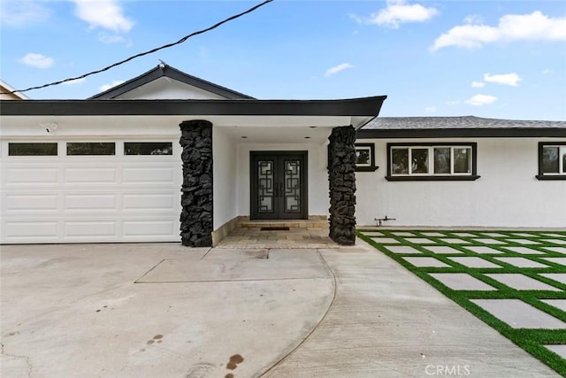 view of front of house featuring a garage