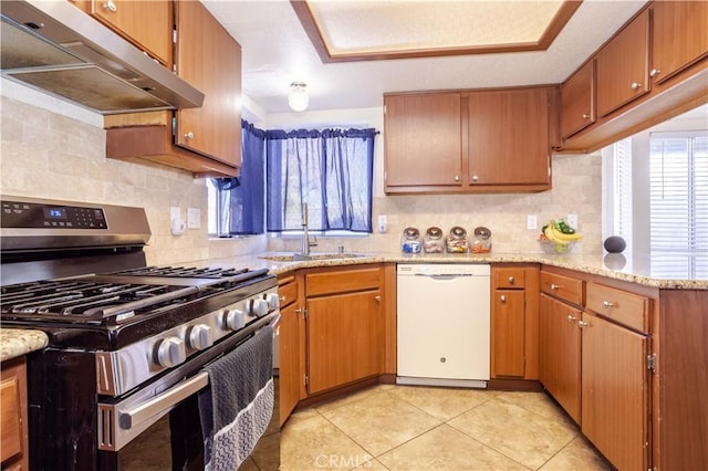 kitchen featuring sink, stainless steel gas range oven, tasteful backsplash, light tile patterned floors, and dishwasher