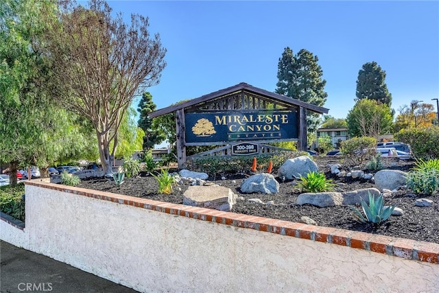 view of community / neighborhood sign