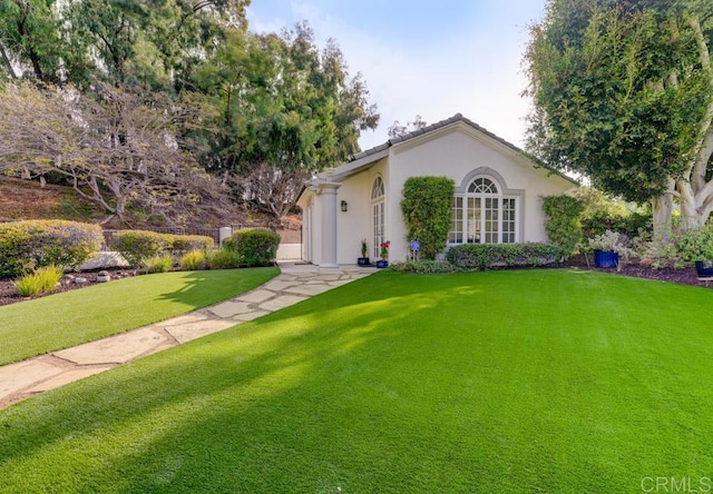 view of front of home featuring a front lawn