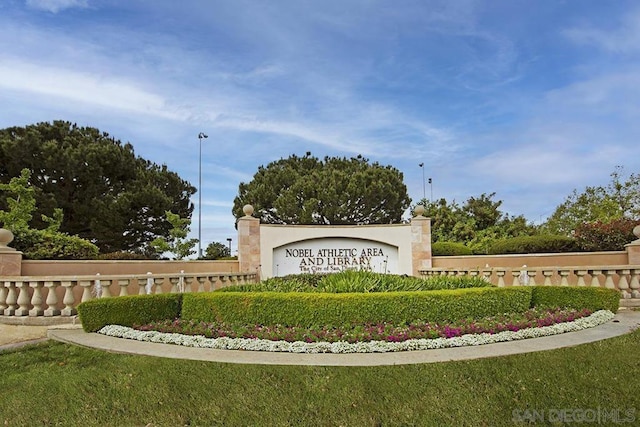 community sign featuring a lawn