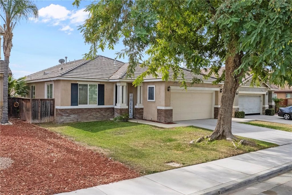 view of front facade with a garage and a front yard