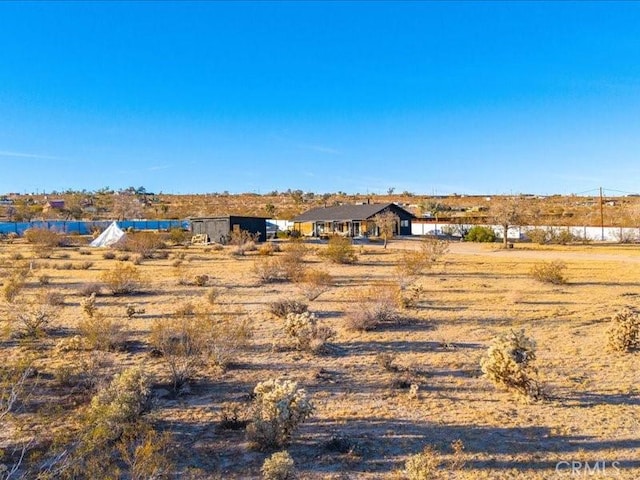 view of yard featuring a rural view