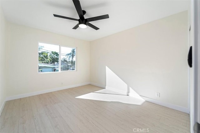 unfurnished room featuring light hardwood / wood-style flooring and ceiling fan