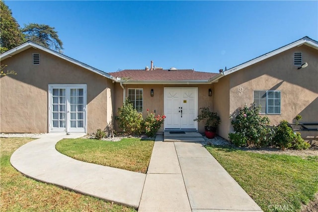 ranch-style home featuring a front lawn