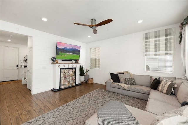 living room with hardwood / wood-style flooring and ceiling fan