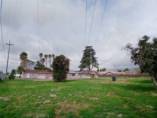 view of yard featuring fence