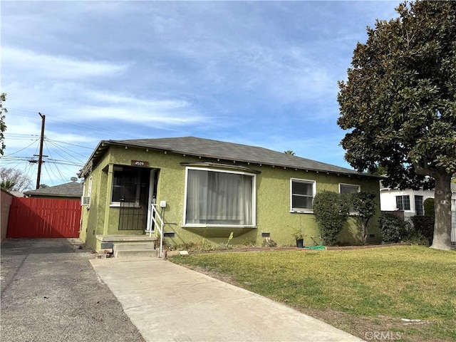 bungalow-style house featuring a front yard