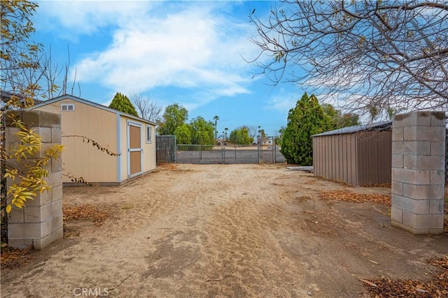 view of yard with a storage unit