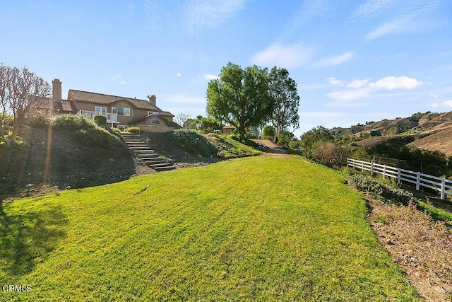 view of yard featuring a rural view