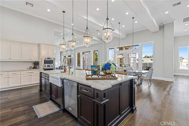 kitchen featuring appliances with stainless steel finishes, sink, pendant lighting, and a large island