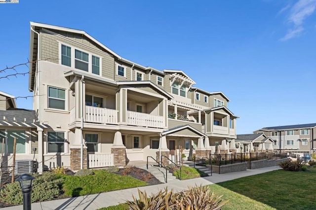 view of front facade with a front lawn