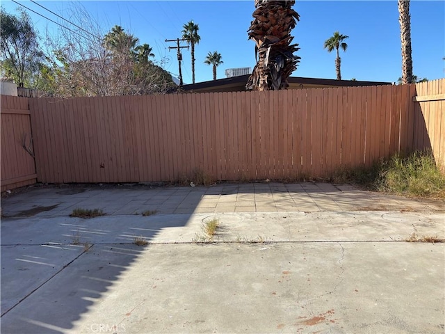 view of yard with a patio area