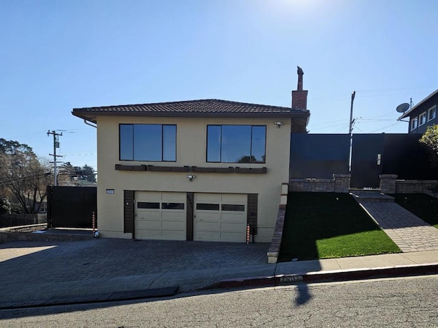 view of front facade featuring a garage