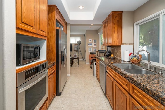 kitchen with tasteful backsplash, sink, plenty of natural light, and appliances with stainless steel finishes