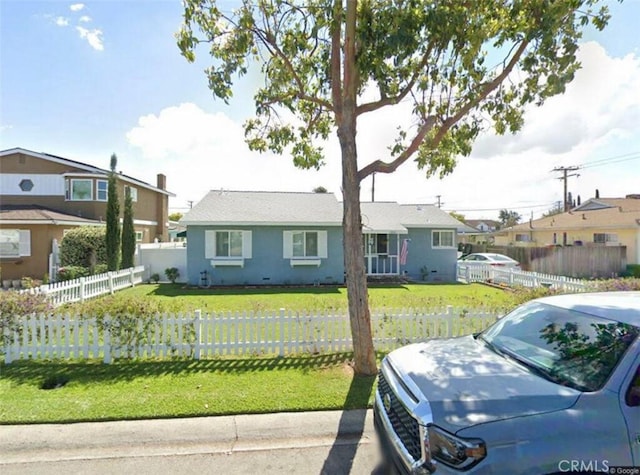 view of front facade with a front lawn