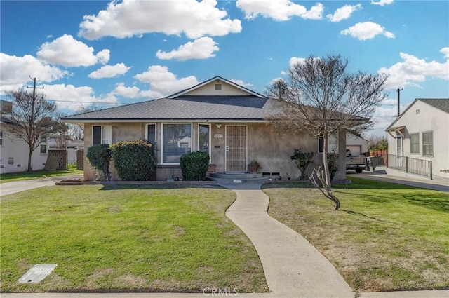 view of front of house with a front lawn