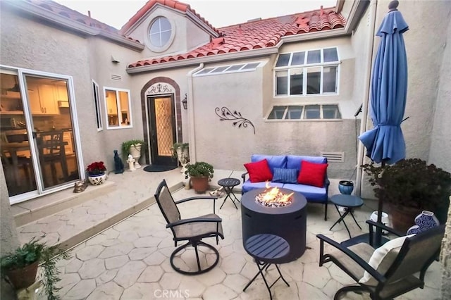 view of patio featuring an outdoor living space with a fire pit