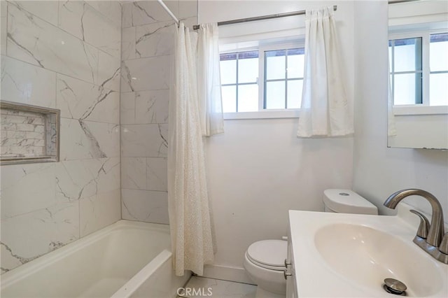 full bathroom featuring shower / tub combo, baseboards, a sink, and toilet