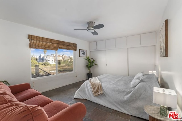 bedroom with ceiling fan