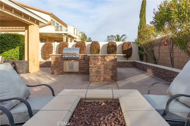 view of patio / terrace with area for grilling and an outdoor kitchen