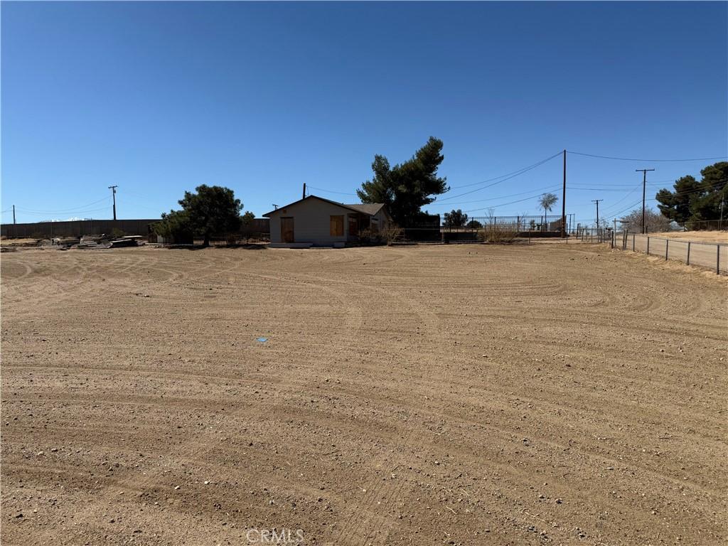 13185 Aster Rd, Victorville, CA 92392 - photo 3