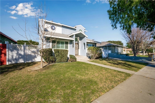 view of front of home featuring a front yard