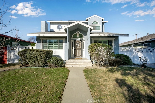 view of front of home with a front lawn