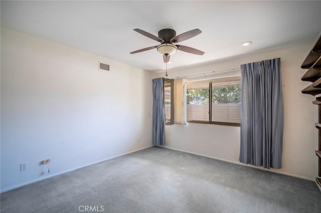 unfurnished room featuring ceiling fan and carpet