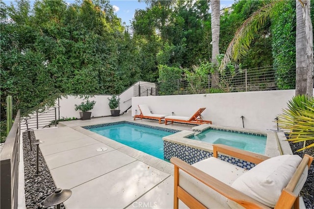 view of pool with an in ground hot tub and a patio area