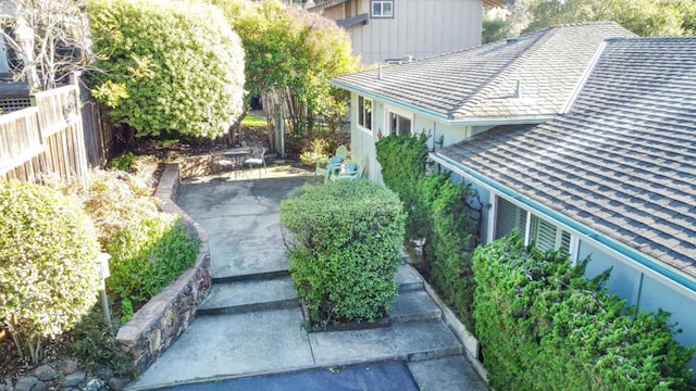 view of yard featuring a patio area