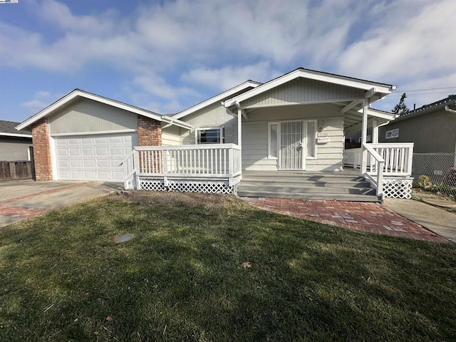 view of front facade featuring a garage, a front lawn, and covered porch