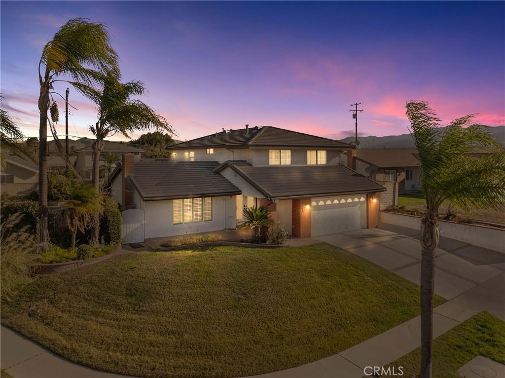 view of front of home with a garage and a yard