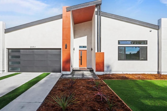 view of front of property with a garage and a front yard