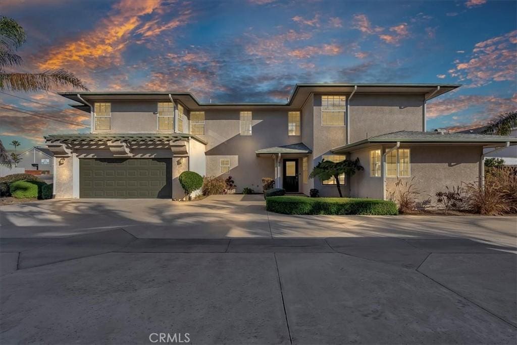 view of front of house featuring a garage