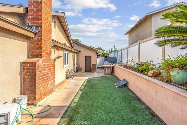 view of yard featuring a patio area