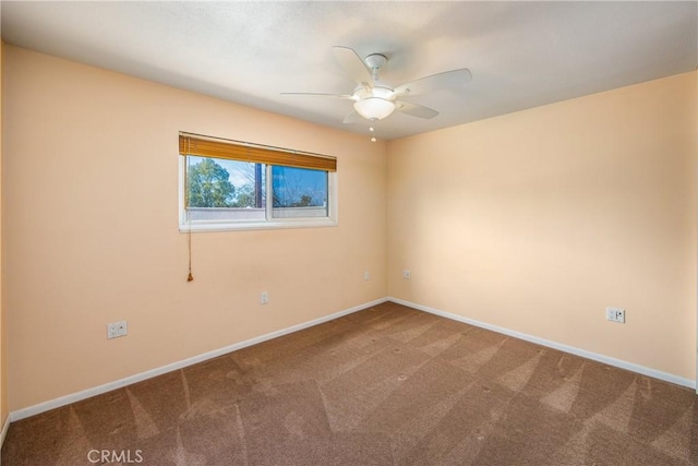 carpeted spare room featuring ceiling fan