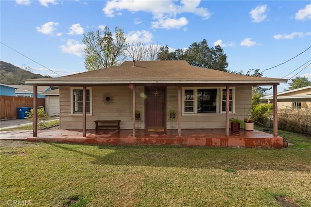 view of front of house featuring a patio area and a front yard